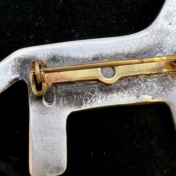 Pewter Tribal Dog Brooch - Picture 5 of 5